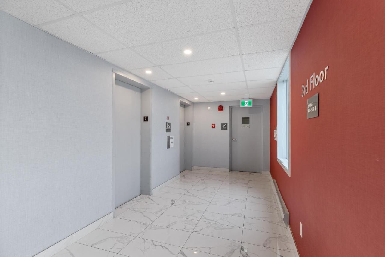 Emerald Hotel & Suites Calgary Airport ภายนอก รูปภาพ