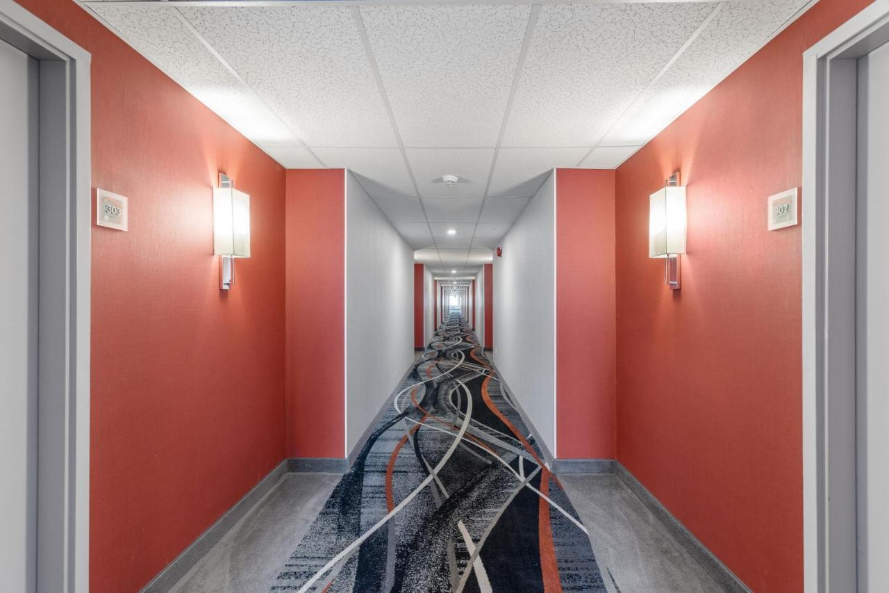 Emerald Hotel & Suites Calgary Airport ภายนอก รูปภาพ