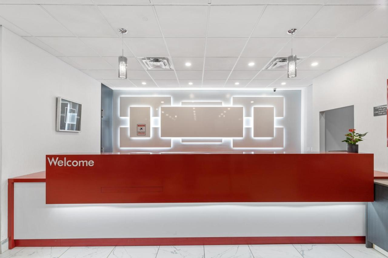 Emerald Hotel & Suites Calgary Airport ภายนอก รูปภาพ