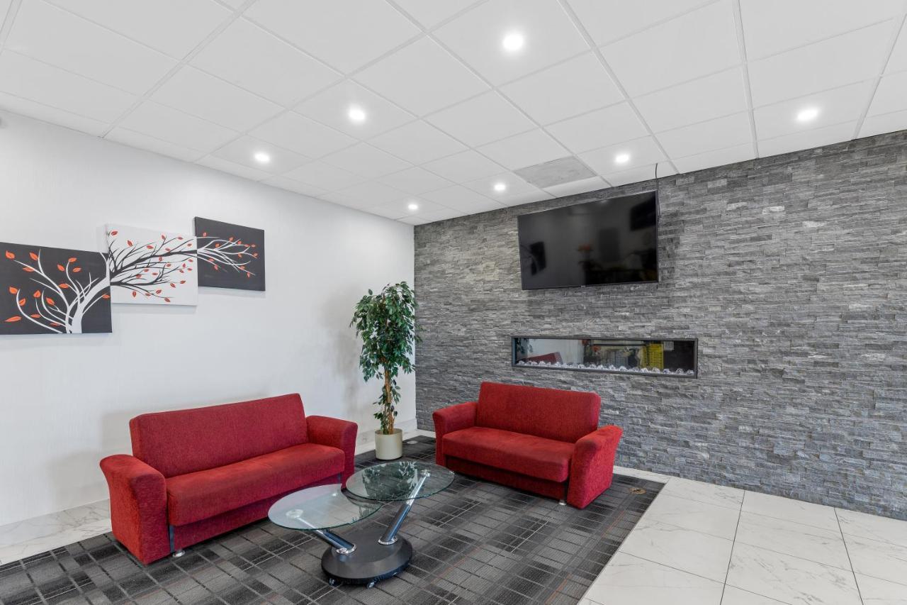 Emerald Hotel & Suites Calgary Airport ภายนอก รูปภาพ