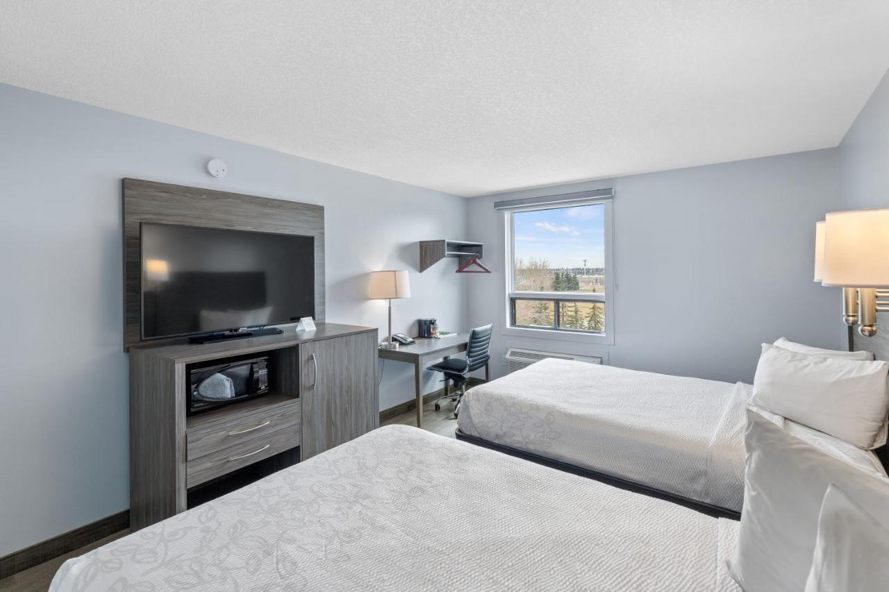 Emerald Hotel & Suites Calgary Airport ภายนอก รูปภาพ