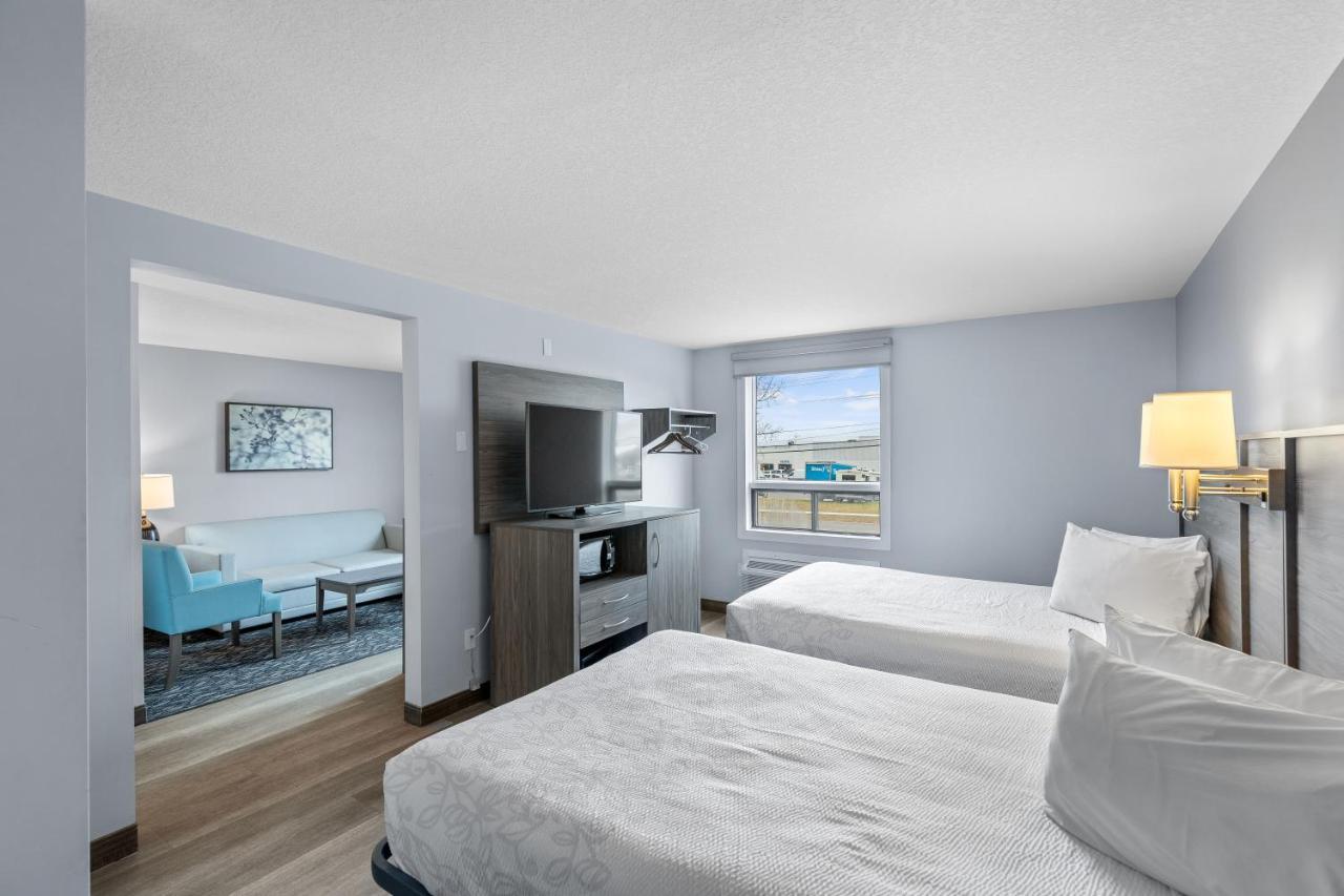 Emerald Hotel & Suites Calgary Airport ภายนอก รูปภาพ