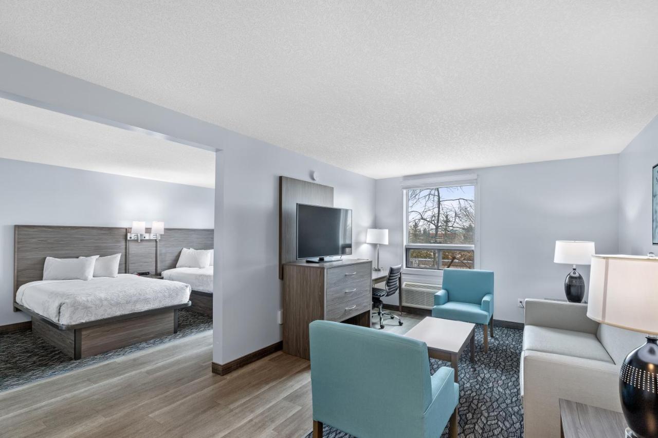 Emerald Hotel & Suites Calgary Airport ภายนอก รูปภาพ