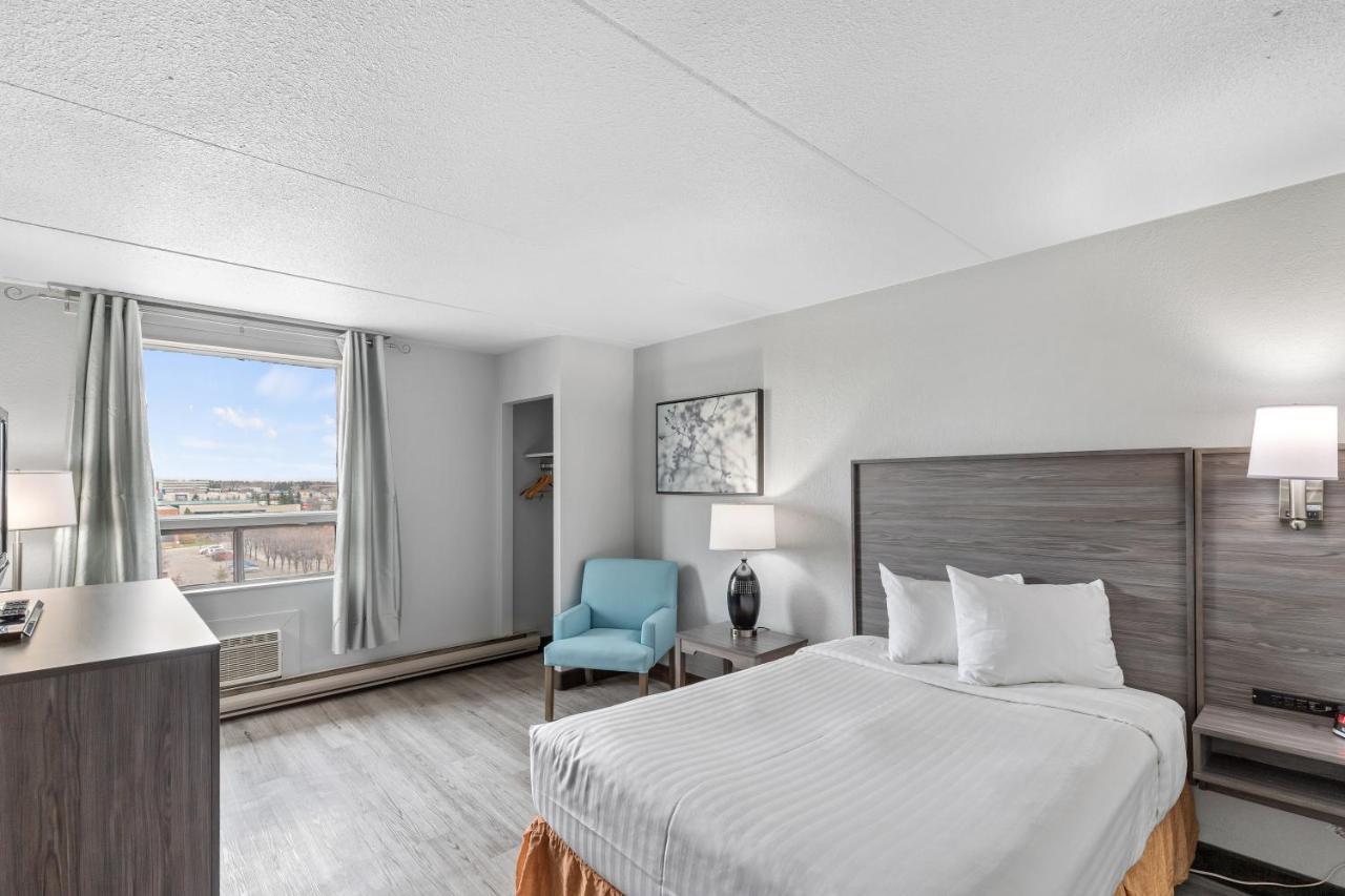 Emerald Hotel & Suites Calgary Airport ภายนอก รูปภาพ