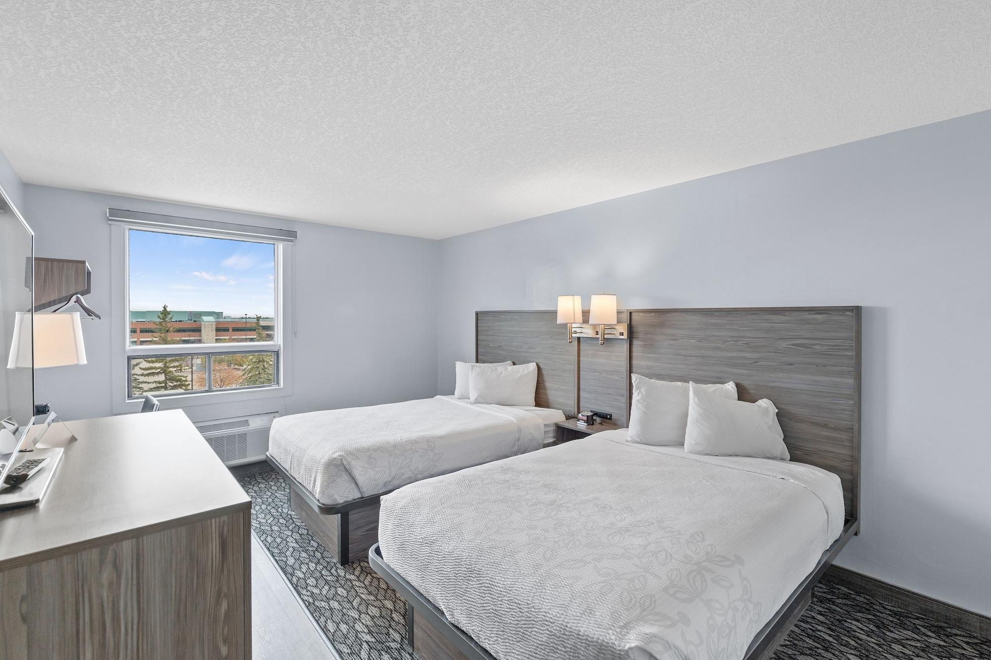 Emerald Hotel & Suites Calgary Airport ภายนอก รูปภาพ