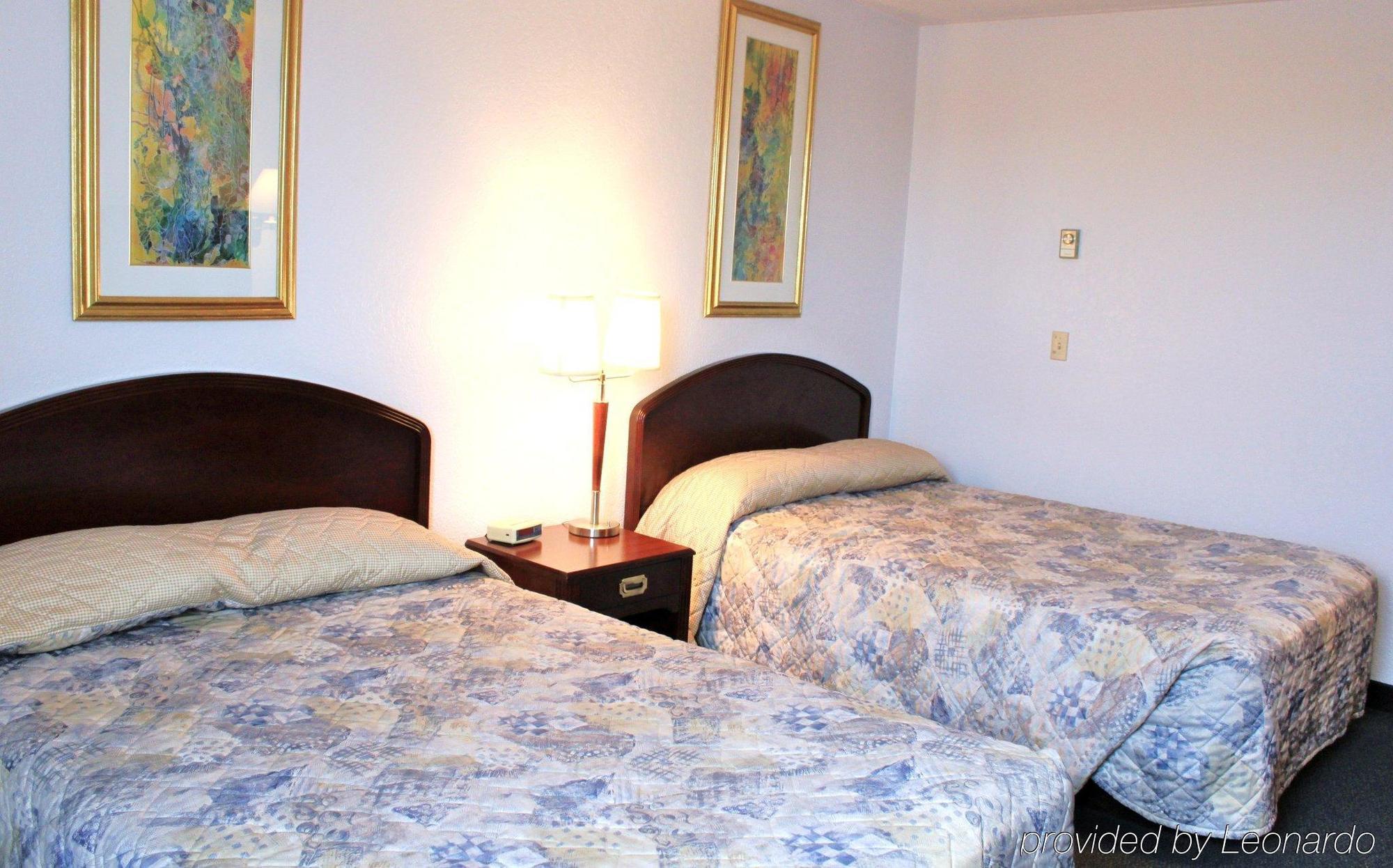 Emerald Hotel & Suites Calgary Airport ห้อง รูปภาพ
