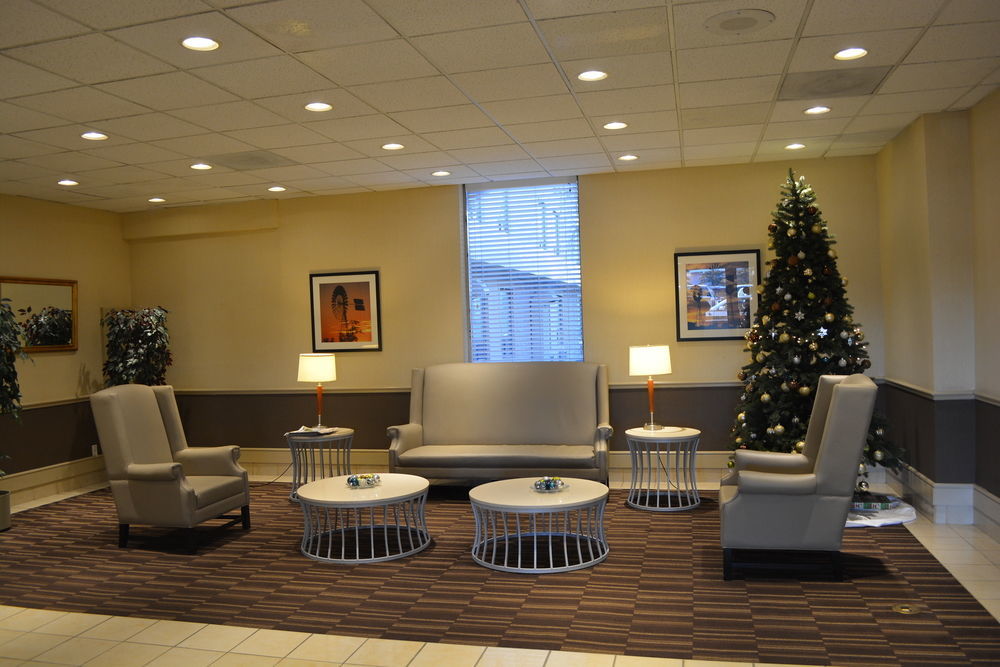 Emerald Hotel & Suites Calgary Airport ภายนอก รูปภาพ