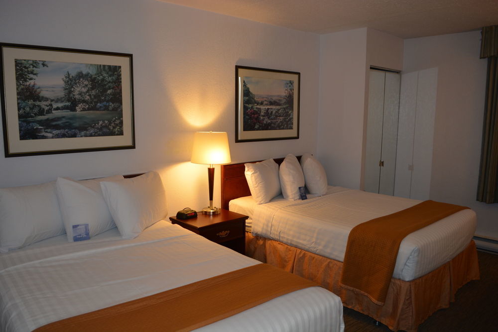 Emerald Hotel & Suites Calgary Airport ภายนอก รูปภาพ