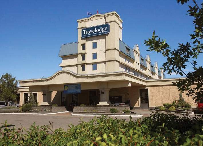 Emerald Hotel & Suites Calgary Airport ภายนอก รูปภาพ