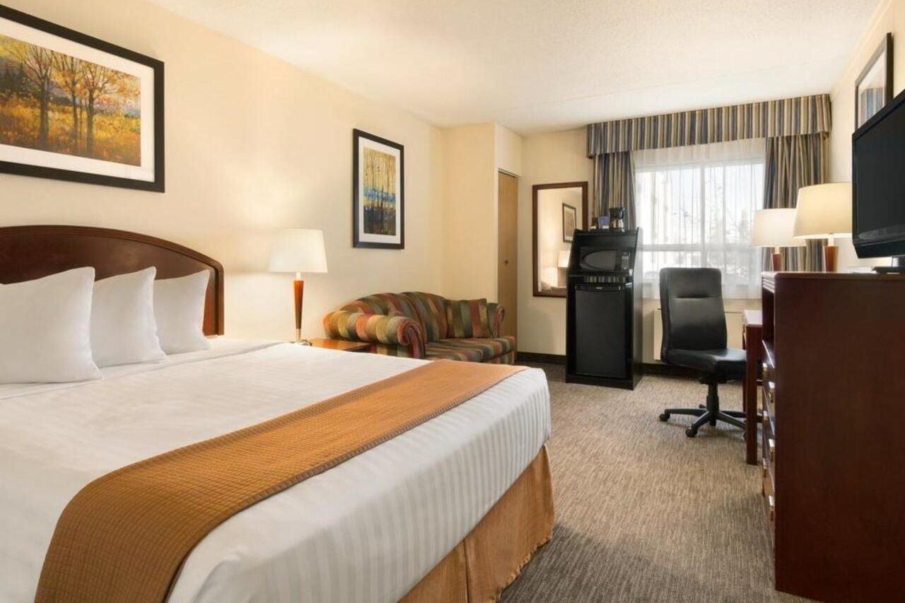 Emerald Hotel & Suites Calgary Airport ภายนอก รูปภาพ